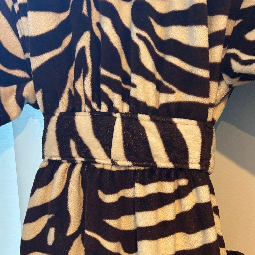 Zebra Print Women's Robe - Picture 3 of 7